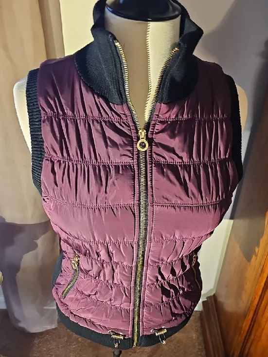 Sleeveless Quilted Vest - Wine - Picture 5 of 16